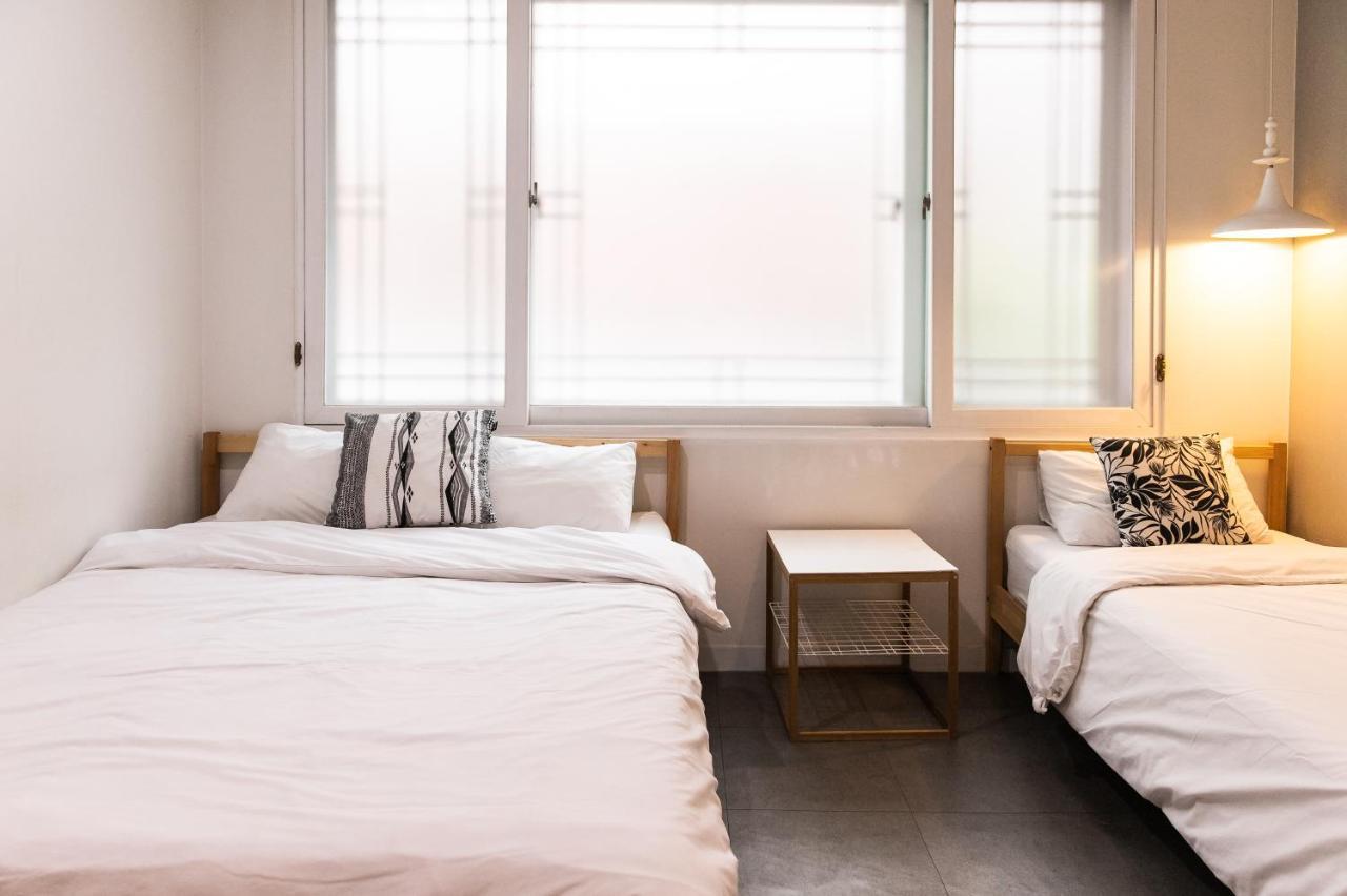 Queen House Hongdae Сеул Екстер'єр фото