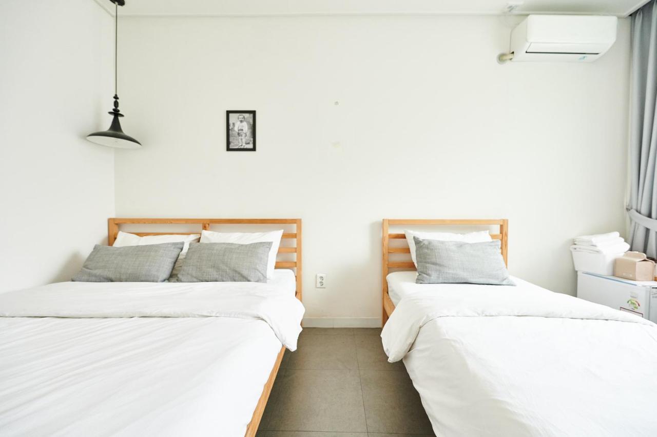 Queen House Hongdae Сеул Екстер'єр фото